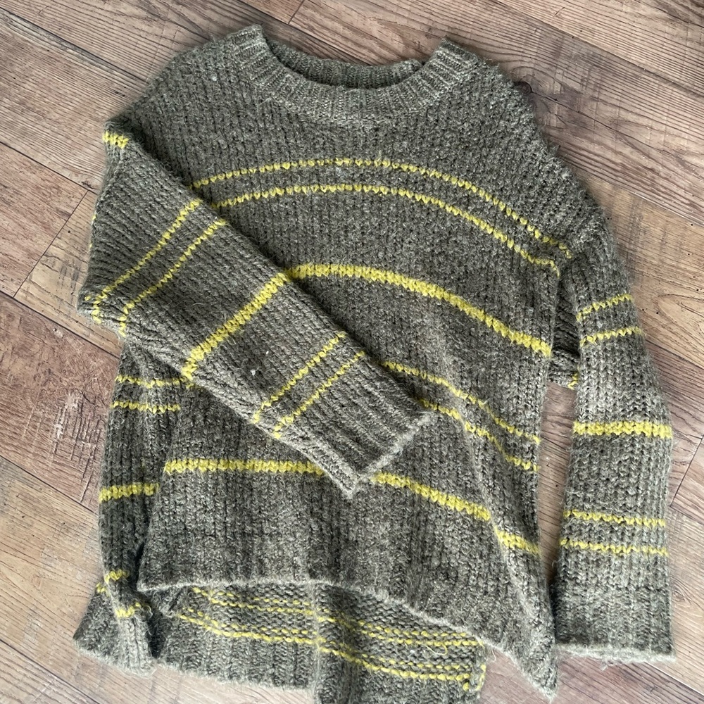 Woman’s Aerie sweater